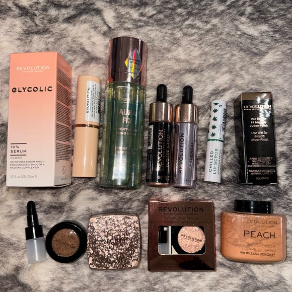 Revolution Makeup Set - Picture 1 of 7